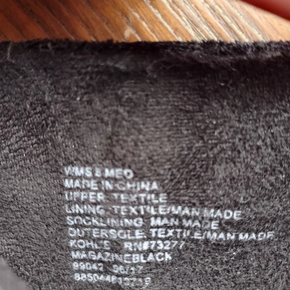 Beautiful! Velvet w/Embroidered Paisley Pattern Ankle Boot Size 8 Med NWOT - Picture 3 of 14